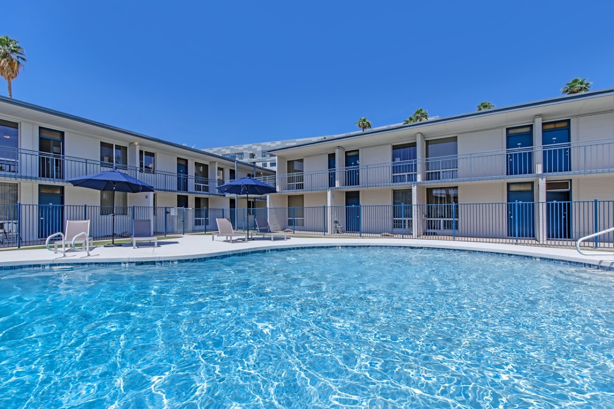 Rise at the Retreat apartments in Tempe, AZ