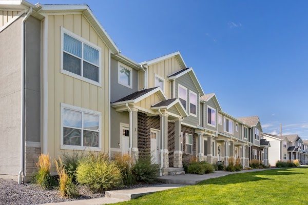 Porter Ranch Townhomes apartments in Eagle Mountain, UT