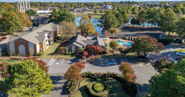 Southcrest Lake Apartments apartments in Southaven, MS
