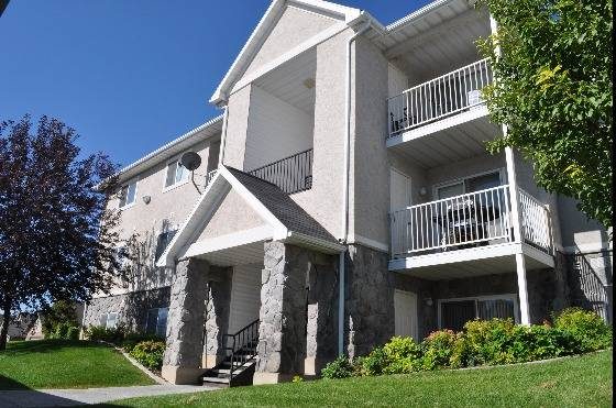 Oak Meadows apartments in Logan, UT