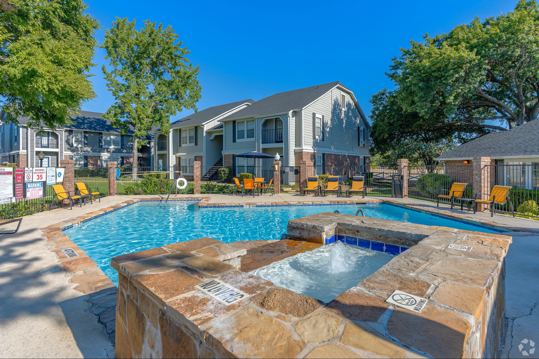 The Arbors of Burleson apartments in Burleson, TX