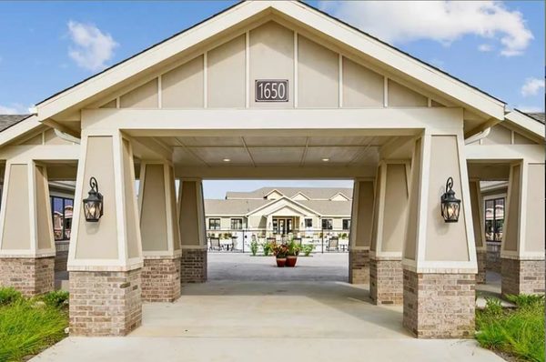 Shannon Creek apartments in Burleson, TX