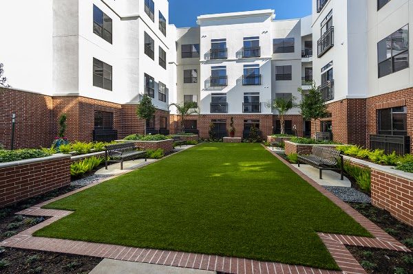 Instrata Upper Kirby apartments in Houston, TX