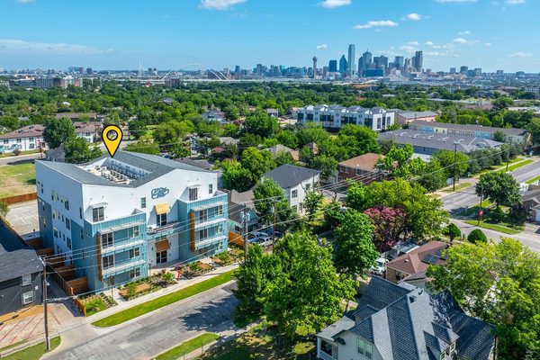 East 9th apartments in Dallas, TX