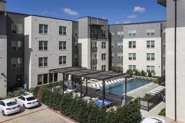 Berkeley House at College Station apartments in College Station, TX
