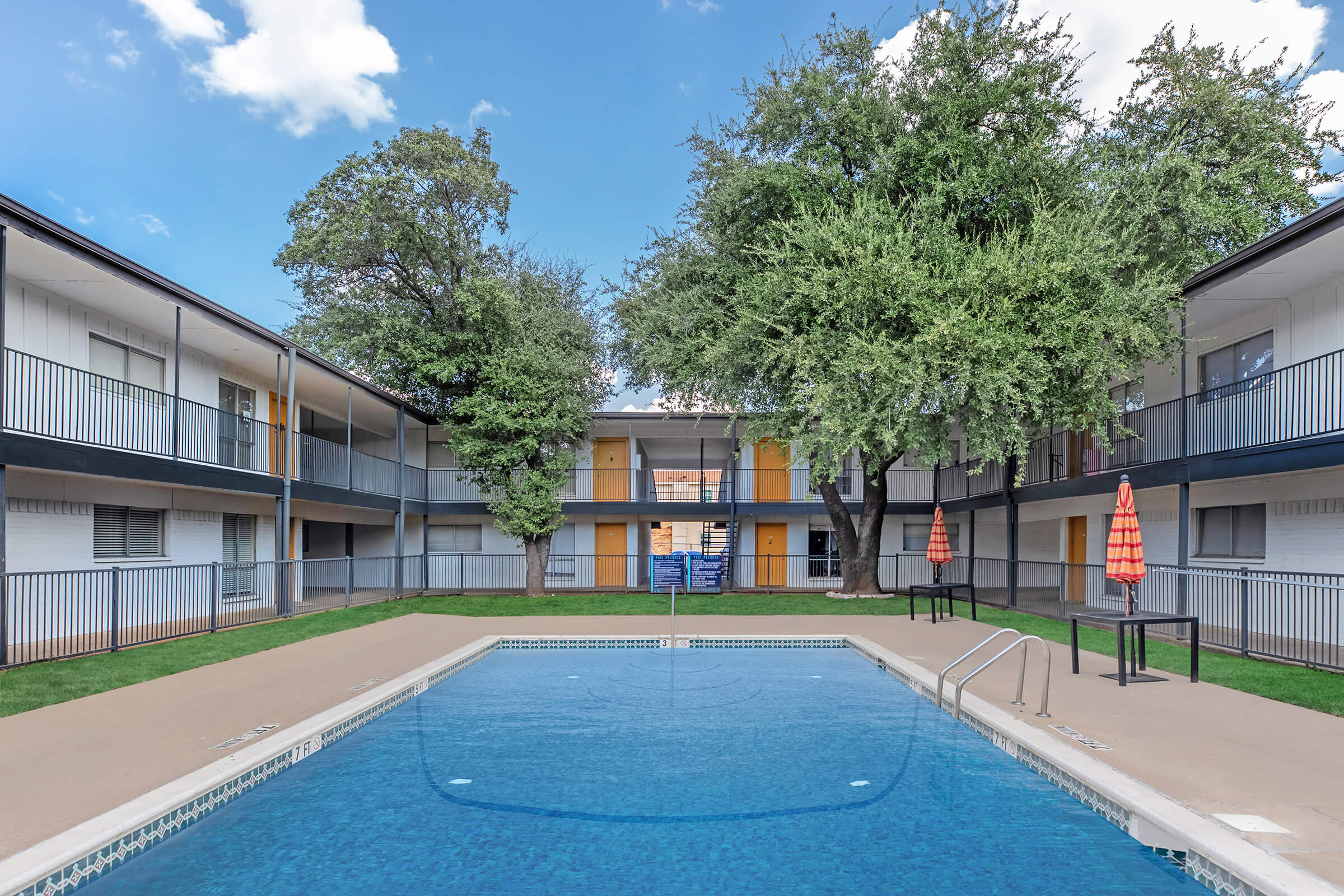 The Aurora Apartments apartments in Dallas, TX