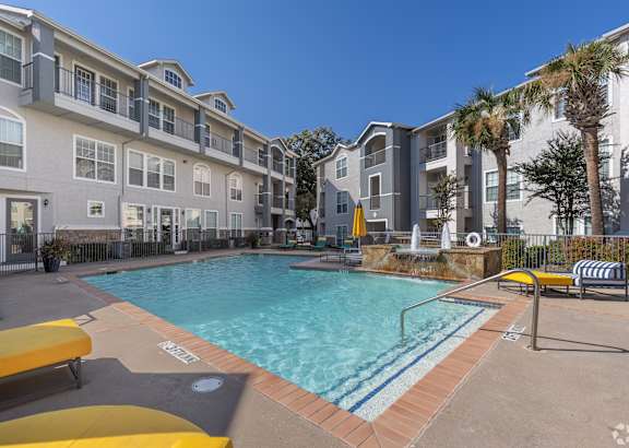 Palencia apartments in Dallas, TX