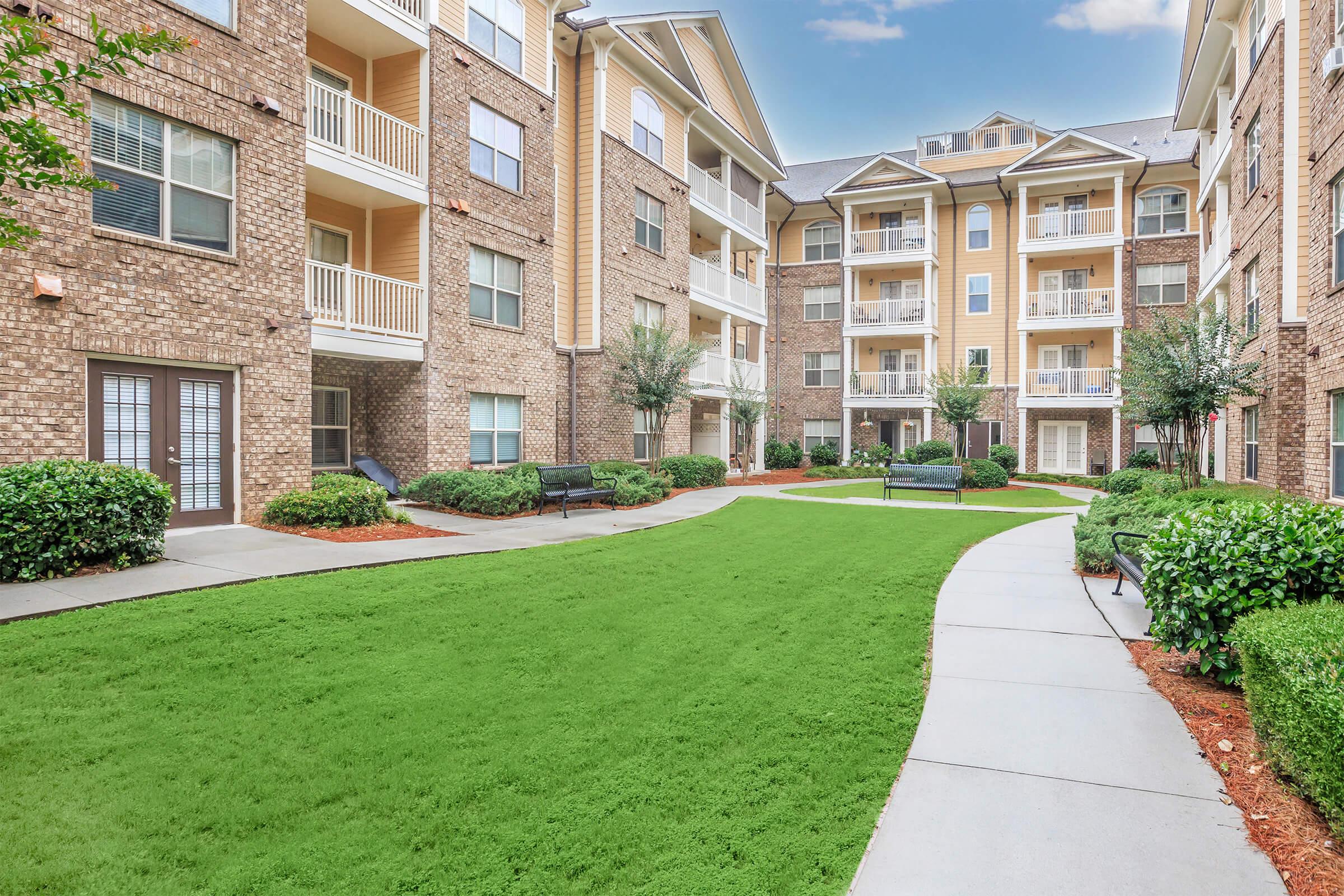 Galleria Manor apartments in Smyrna, GA