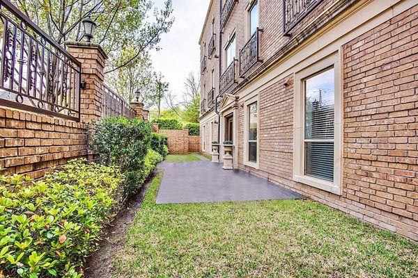 Park Hollow apartments in Dallas, TX
