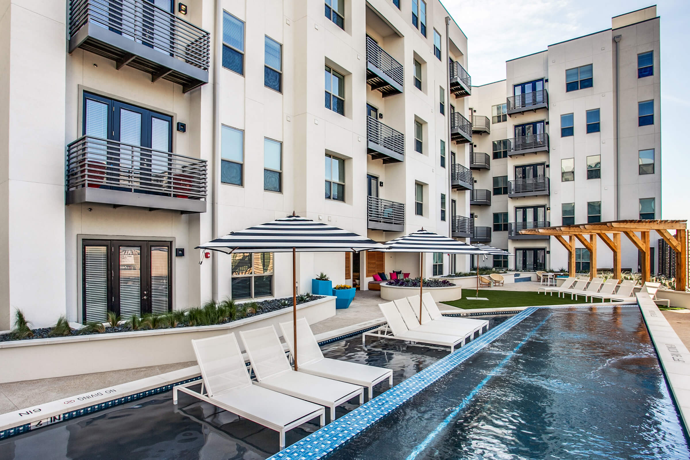 Bandera at Preston Hollow apartments in Dallas, TX