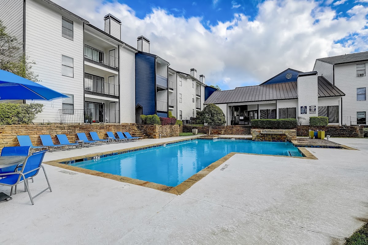 SKYE Isle apartments in Dallas, TX