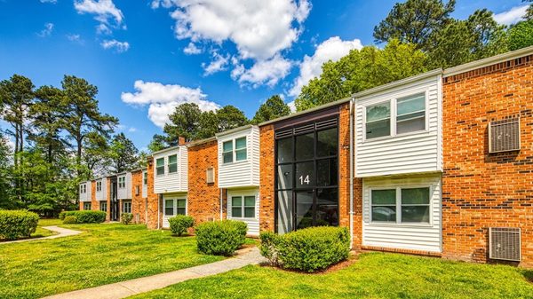 Pinewood Apartment Homes apartments in Hampton, VA