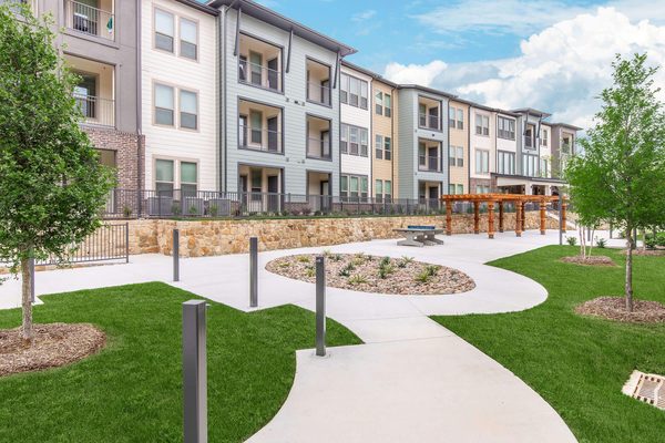 Skyline at Cedar Crest apartments in Dallas, TX