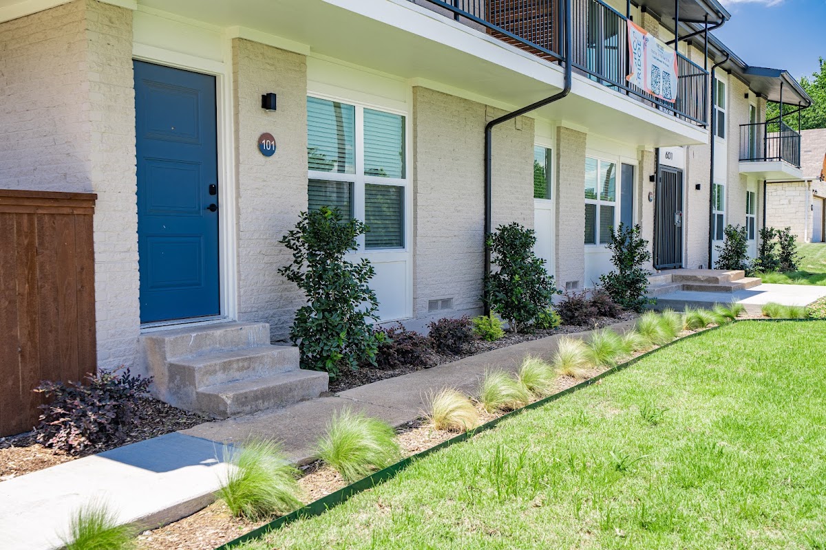 Kirby Yards at Bishop Ridge apartments in Dallas, TX