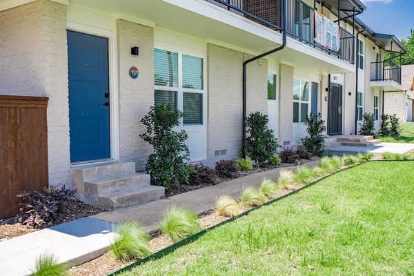 Kirby Yards at Bishop Ridge apartments in Dallas, TX