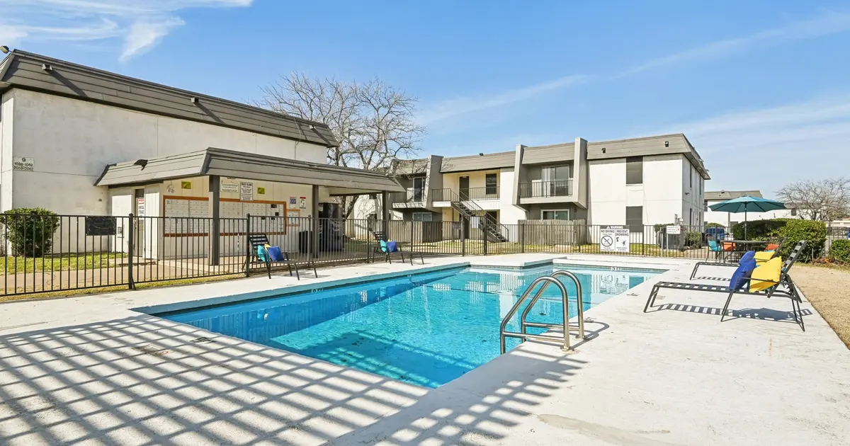 Rock Island Apartments apartments in Irving, TX