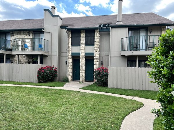 Woodwillow Townhomes apartments in Austin, TX