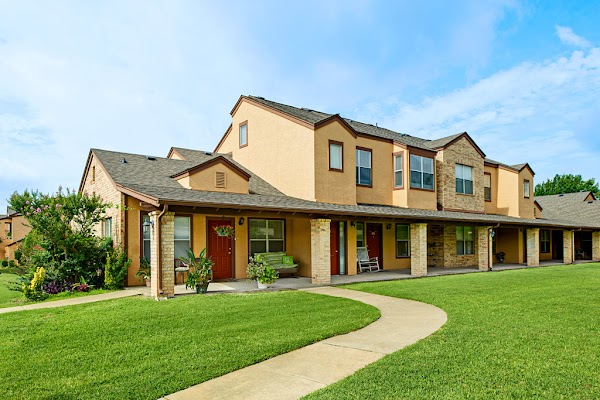 Courtyards at Kirnwood Apartment Homes apartments in Desoto, TX