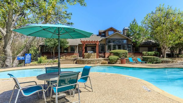 The Woods Of Five Mile Creek apartments in Dallas, TX