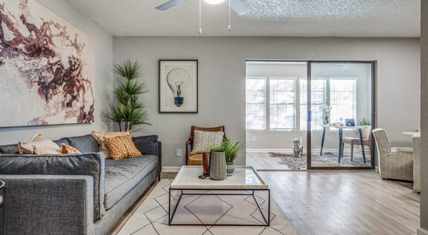 Raleigh at Towne Crossing apartments in Mesquite, TX