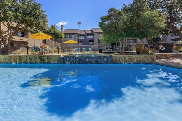 One Townecrest apartments in Mesquite, TX