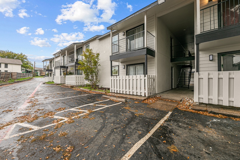 Winding Way Apartments apartments in Dallas, TX