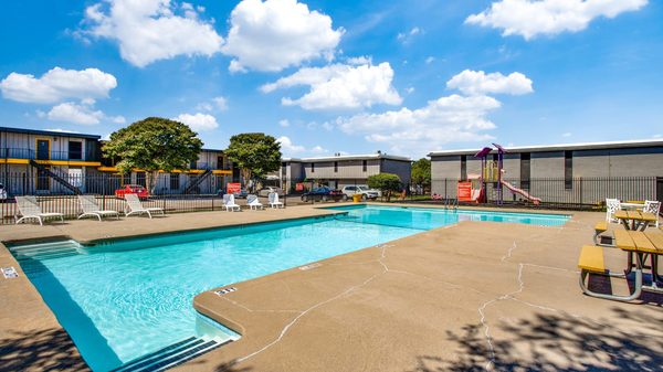 Mirage Apartments apartments in Dallas, TX