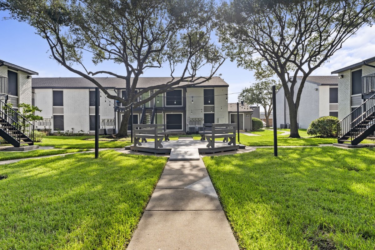 Avaya Stafford apartments in Stafford, TX