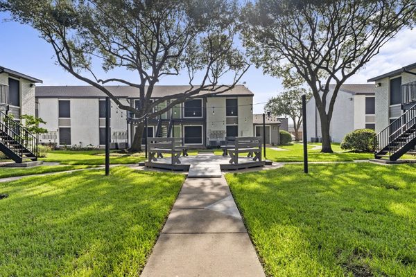 Avaya Stafford apartments in Stafford, TX