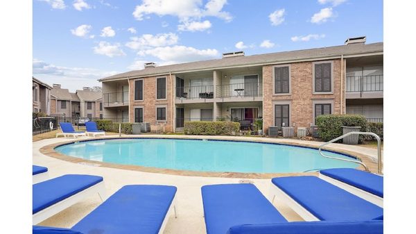 Noel on the Parkway apartments in Dallas, TX