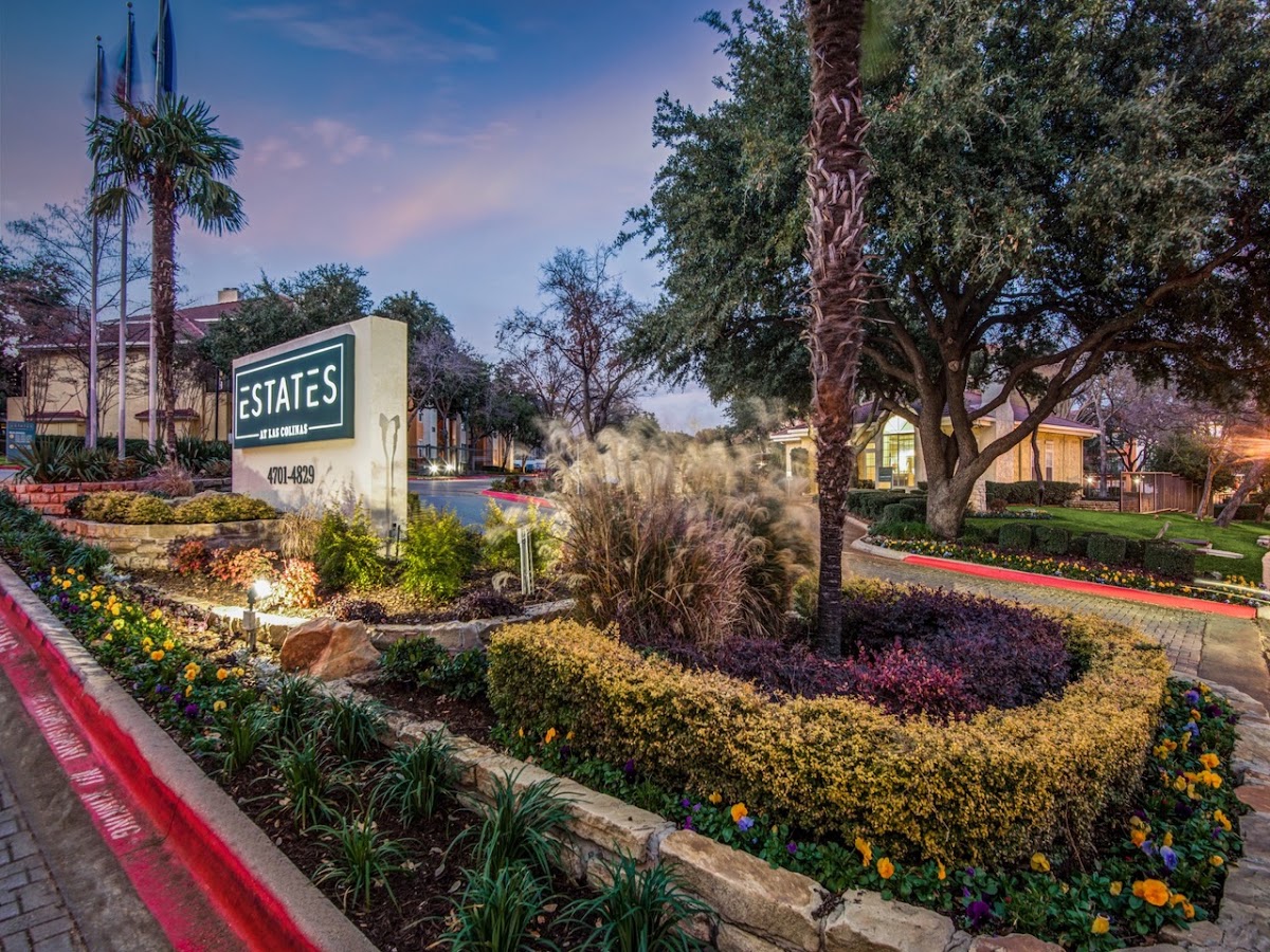 Estates at Las Colinas apartments in Irving, TX