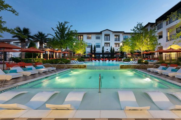 AMLI on Riverside apartments in Irving, TX