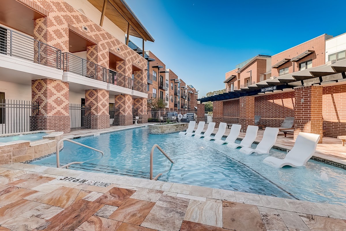 Riverside Park apartments in Dallas, TX