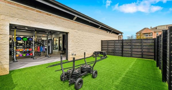 Cortland Waters Edge Resident Clubhouse apartments in Farmers Branch, TX