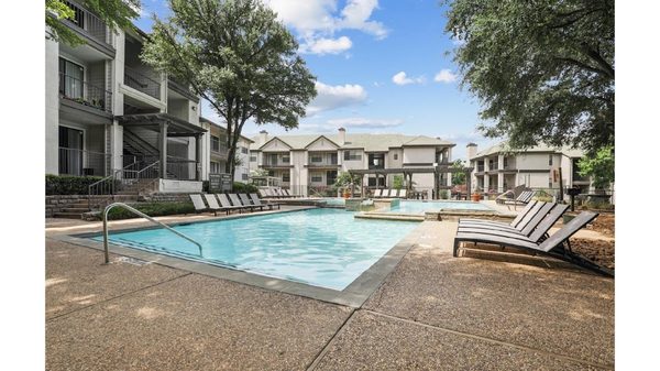 Jefferson Creek apartments in Irving, TX