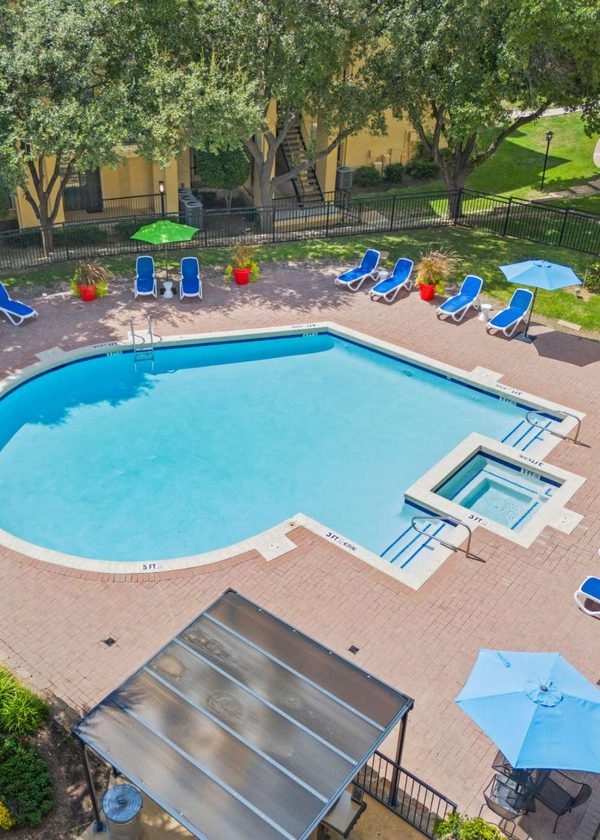 Resort at Jefferson Ridge apartments in Irving, TX