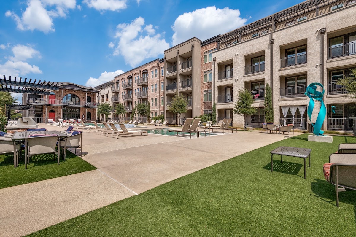 The Canal apartments in Farmers Branch, TX