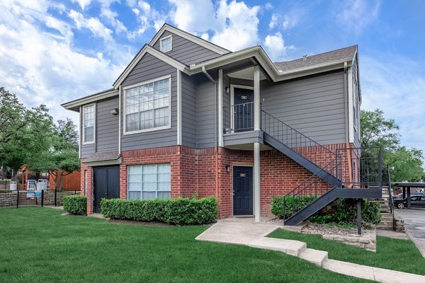 Villas of Josey Ranch apartments in Carrollton, TX