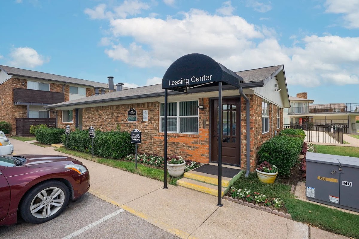 Country Club Apartments apartments in Carrollton, TX