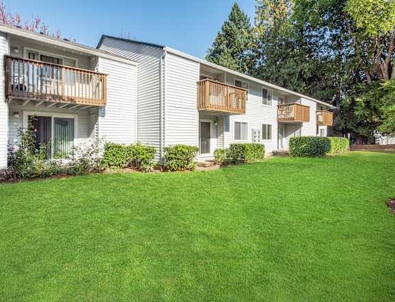 Heron Hills apartments in Gresham, OR
