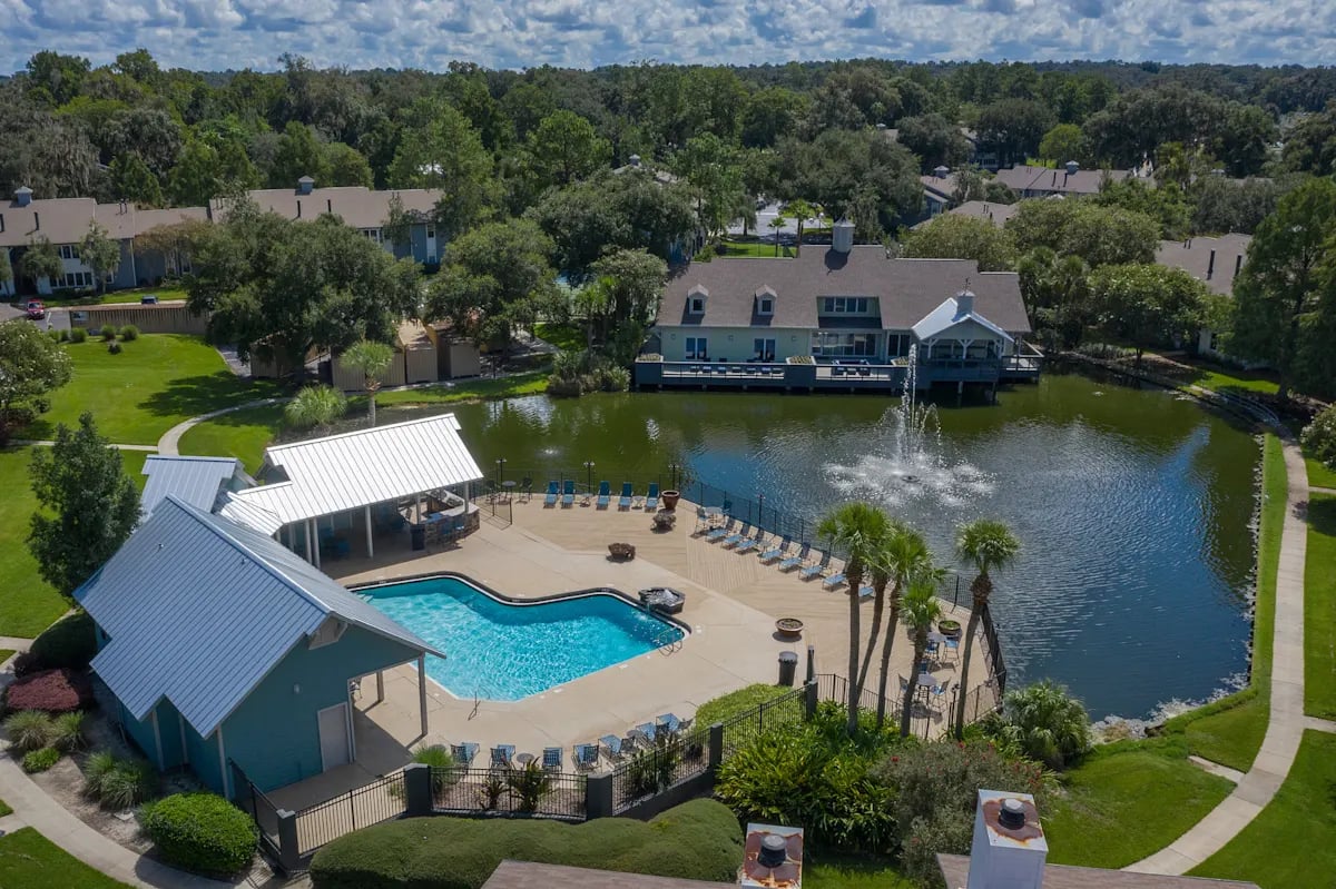 Saddleworth Green apartments in Ocala, FL