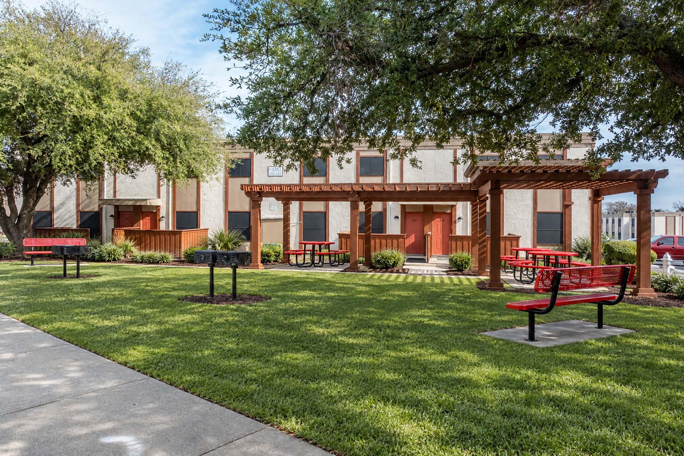 Buena Onda Park Ridge Community apartments in Garland, TX