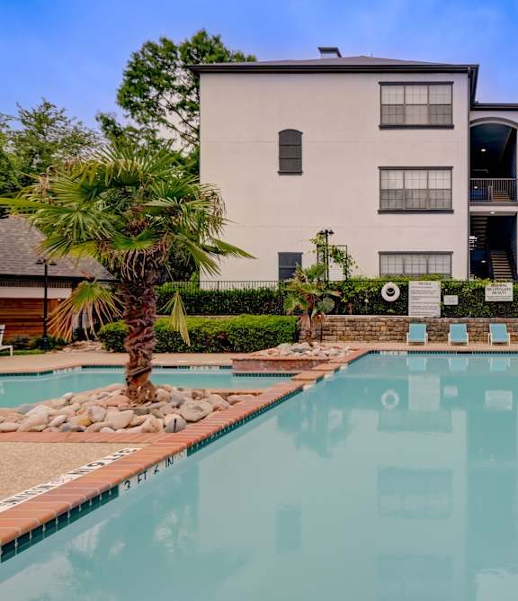 Chimney Hill apartments in Dallas, TX