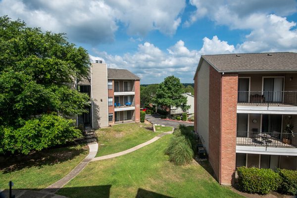 Village Oaks Apartment Homes apartments in Dallas, TX