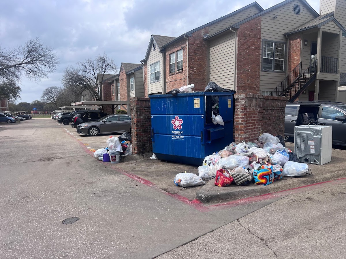 Huntington Brook apartments in Dallas, TX