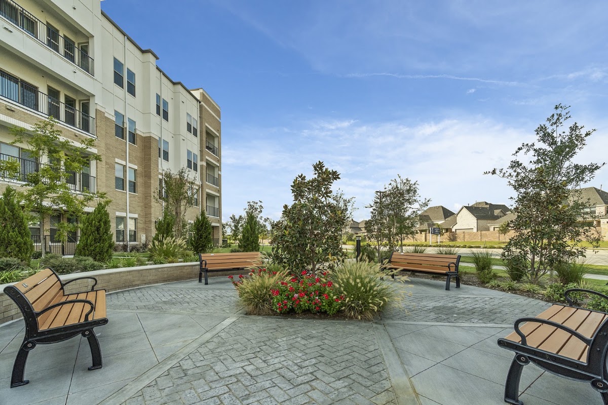 Luxe at Mercer Crossing apartments in Farmers Branch, TX