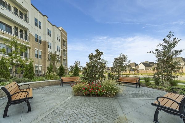 Luxe at Mercer Crossing apartments in Farmers Branch, TX
