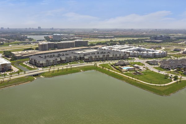 The Mansions at Mercer Crossing apartments in Farmers Branch, TX