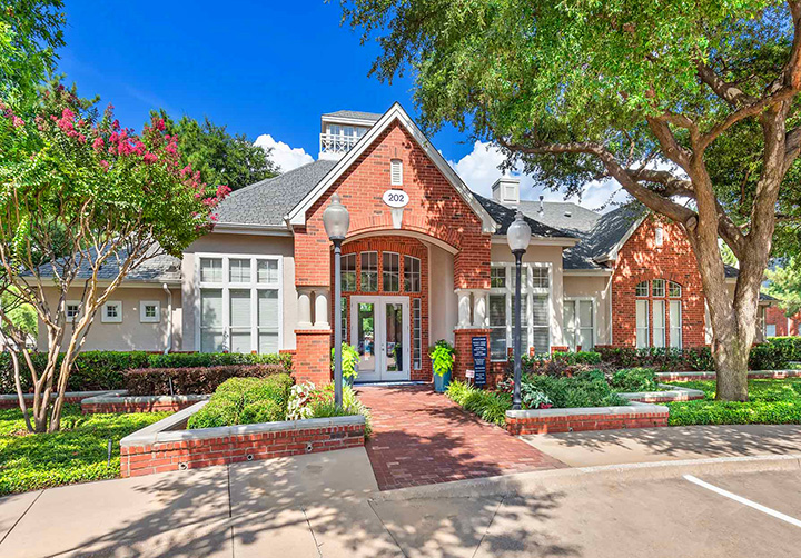 The Lexington at Valley Ranch apartments in Irving, TX