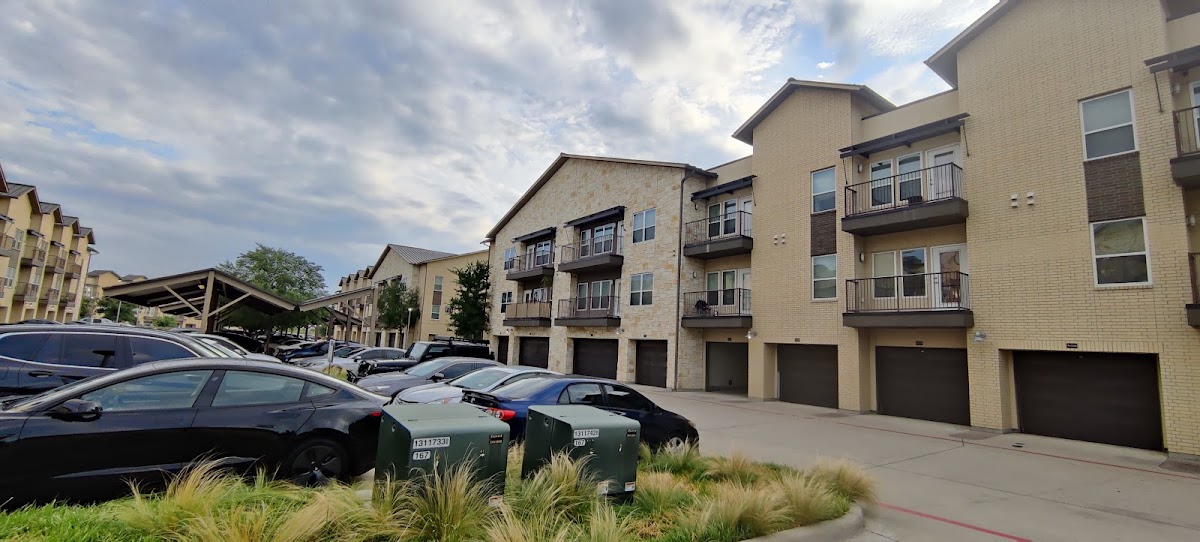 Mercer Crossing apartments in Farmers Branch, TX